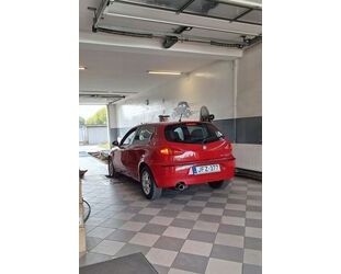 Alfa Romeo Alfa Romeo Alfa 147 1.6 16V T.Spark Distinctive Di Gebrauchtwagen