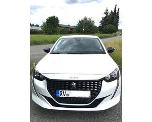 Peugeot Peugeot 208 PureTech 100 EAT8 Allure 3D-NAVI+CAM+K Gebrauchtwagen