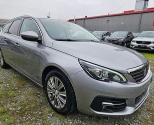 Peugeot Peugeot 308 1.5 BLUE HDI ALLURE * NAVIGATION * ALU Gebrauchtwagen