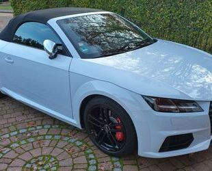 Audi Audi TTS Roadster 2.0 TFSI S tronic quattro-wenig Gebrauchtwagen