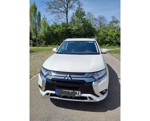 Mitsubishi Mitsubishi Outlander 2.4 MIVEC PLUG-IN HYBRID 4WD Gebrauchtwagen