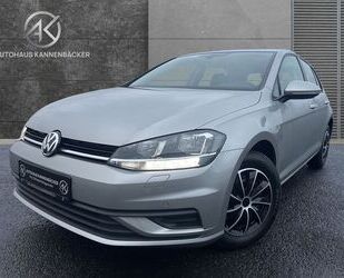 VW Volkswagen Golf VII Lim. Trendline*NAVI*SHZ*TEMP* Gebrauchtwagen