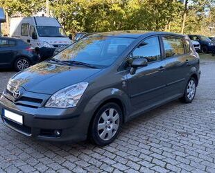 Toyota Toyota Corolla Verso 2.0 D-4D Executive 7 Sitze Gebrauchtwagen