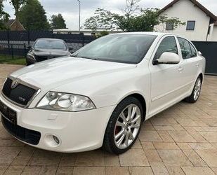 Skoda Skoda Octavia 2.0 TFSI RS+Navi+Xenon+SHZ+Leder+18 Gebrauchtwagen