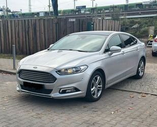 Ford Ford Mondeo Lim. Titanium AUT*NAVI*PANO*R-CAM*TÜV Gebrauchtwagen