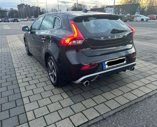 Volvo Volvo V40 D2 - R-Design NAV-LED-CS-SHZ-PDC-TEMP Gebrauchtwagen