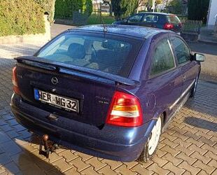 Opel Opel Astra 2.0 16V Edition 2000 Edition 2000 Gebrauchtwagen