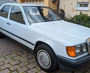 Mercedes-Benz Mercedes-Benz Oldtimer W124/E 300 /Diesel Oldtimer