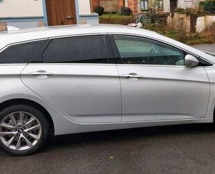 Hyundai Hyundai i40 cw 1.7 CRDi Premium 100kW Automatik Pr Gebrauchtwagen