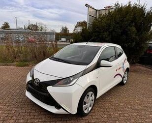 Toyota Toyota AYGO x-play +Automatik+Klima+EURO 5 Gebrauchtwagen