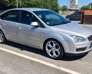 Ford Ford Focus 2,0 Ghia Autom. Ghia Gebrauchtwagen