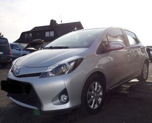 Toyota Toyota Yaris Hybrid Navi,Scheckheft, Winterreifen Gebrauchtwagen