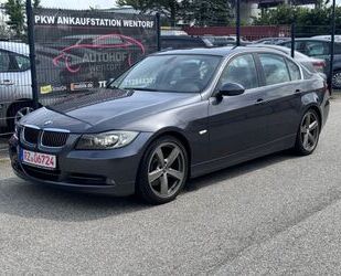 BMW BMW 330i xDrive Automatik+Navi+Leder+M Sitze+18 Zo Gebrauchtwagen