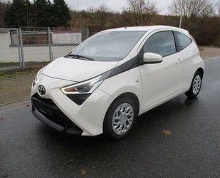 Toyota Toyota Aygo AYGO x-play ~KLIMA~SITZHZG~TEMP~PDC~ Gebrauchtwagen