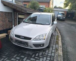 Ford Ford Focus 1,6 Ti-VCT Ghia Ghia Gebrauchtwagen