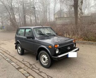 Lada Lada Niva Legend 4x4 Allrad AHK Top-Zustand Gebrauchtwagen