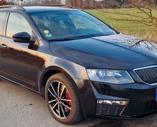 Skoda Skoda Octavia 2.0 TDI RS Combi - 8 - fach bereift Gebrauchtwagen