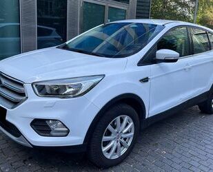 Ford Ford Kuga Trend 1.5 Benzin mit AHK Gebrauchtwagen