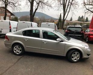 Opel Opel Astra H 1.6 Sedan *1.Hand*Scheckheft*TÜV 11/2 Gebrauchtwagen