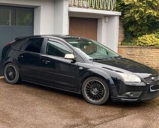 Ford Ford Focus 2,0 Ghia TOP AHK SPORT SHZ XENON PDC Gebrauchtwagen