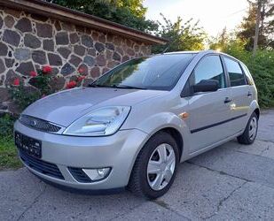 Ford Ford Fiesta 1.4 16V Ghia Gebrauchtwagen