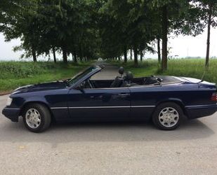 Mercedes-Benz Mercedes-Benz E200 Cabrio azuritblaum./schw.Leder/ Gebrauchtwagen