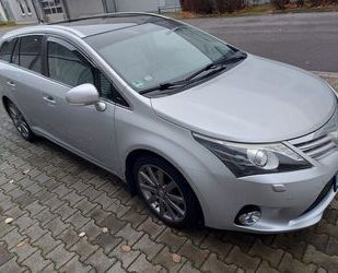 Toyota Toyota Avensis Combi 2,2-l-D-4D Automatik Executiv Gebrauchtwagen