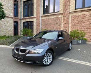 BMW BMW 318i E90 *TÜV 05/26*Rentner*Scheckheft*PDC*SHZ Gebrauchtwagen