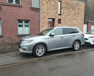 Mitsubishi Mitsubishi Outlander 2.4 PLUG-IN HYBRID 4WD Plus Gebrauchtwagen