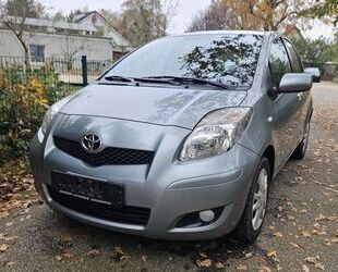 Toyota Toyota Yaris 1,0 Klimautomatik, 5-Türig.TÜV NEU Gebrauchtwagen