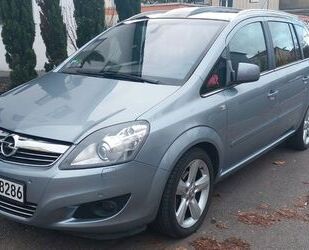 Opel Opel Zafira 1.8 INNOVATION 7 SITZER PANORAMADACH Gebrauchtwagen