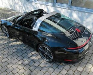 Porsche Porsche 992 TARGA 4 KREIDE ABGAS CHRONO BELÜF+KEY/ Gebrauchtwagen