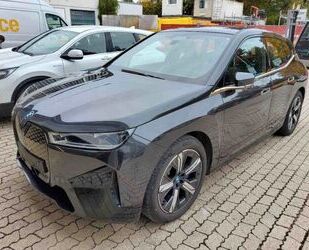 BMW BMW iX40 xDrive Sport SKY LOUNGE PANO LASER H&K 36 Gebrauchtwagen