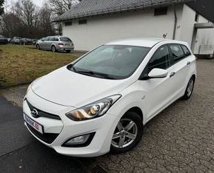 Hyundai Hyundai i30 cw Blue Trend *Klima *8 Fach Bereift*T Gebrauchtwagen