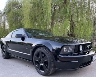 Ford Ford Mustang GT 4.6 V8 premium automatic ALL BLACK Gebrauchtwagen