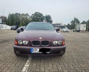 BMW BMW 520i Weinrot Gebrauchtwagen