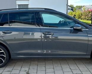 VW Volkswagen Golf VIII Variant 2.0 TSI 190PS AHK+7 Gebrauchtwagen