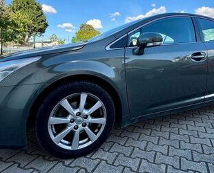 Toyota Toyota Avensis 2.0 Executive Automatik Xenon Gebrauchtwagen