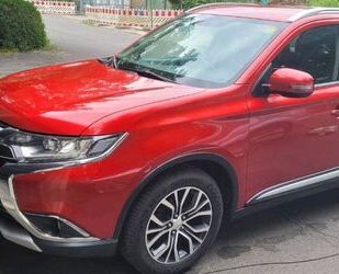 Mitsubishi Mitsubishi Outlander 2.2 DI-D 4WD Automatik SUV-St Gebrauchtwagen