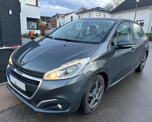 Peugeot Peugeot 208 PureTech 82 Allure, 8 fach bereift Gebrauchtwagen