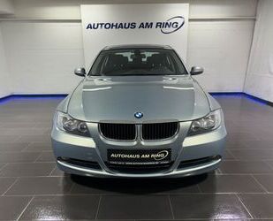 BMW BMW 320i Aut Lim 1H NAVI TEMPO SZHG 2xPDC 2-ZONE A Gebrauchtwagen