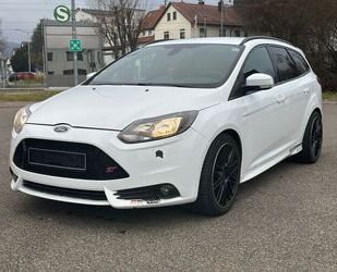 Ford Ford Focus Turnier 2.0 ST *RECARO*NAVI*N-SYNC* Gebrauchtwagen