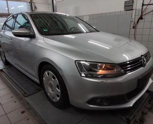 VW Volkswagen Jetta VI Highline*2.Hand*AHK*PDC*MFL*SR Gebrauchtwagen