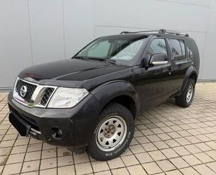 Nissan Nissan Pathfinder 2.5 dCi DPF SE 4WD Automatik/Nav Gebrauchtwagen