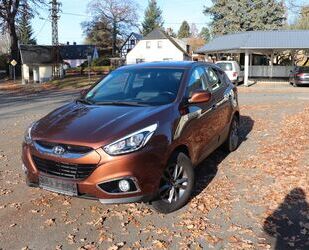 Hyundai Hyundai ix35 Allrad 8 fach 1. Hand wenig km HU neu Gebrauchtwagen