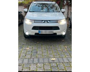 Mitsubishi Mitsubishi Outlander 2.2 DI-D Instyle 4WD VOLL STA Gebrauchtwagen