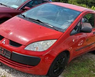 Mitsubishi Mitsubishi Colt CZ3 Lim. 3-trg. 1.1 Inform Läuft G Gebrauchtwagen