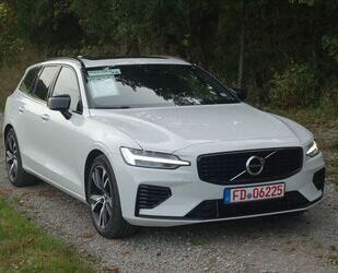 Volvo Volvo V60 T6 PHEV AWD R-Design HUD*AHK*PANO*RFK Gebrauchtwagen