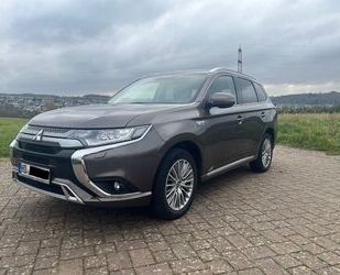 Mitsubishi Mitsubishi Plug-in Hybrid Outlander /Neuwagengaran Gebrauchtwagen