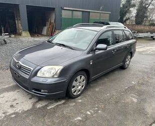 Toyota Toyota Avensis Kombi 2.2 D-CAT Executive Gebrauchtwagen